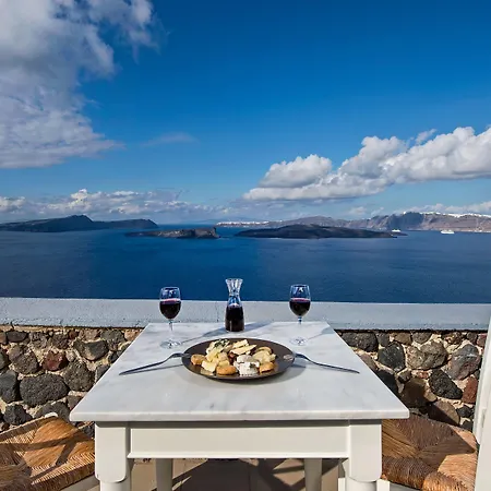 Apanemo & Hotel Akrotiri (Santorini)