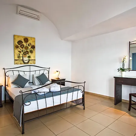 Apanemo & Hotel Akrotiri (Santorini)